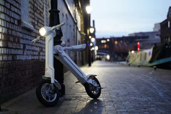 The Cruzaa PRO Electric Scooter - 45KM Range & Amp 35KMH Top Speed Cruzaa Built In Bluetooth & Amp Speakers + USB - Racing White - Image 8