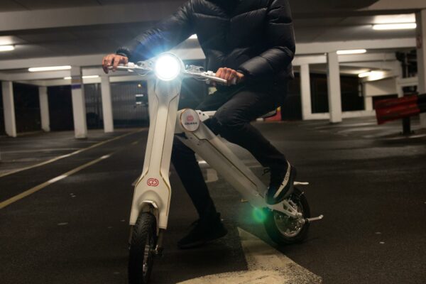 The Cruzaa PRO Electric Scooter - 45KM Range & Amp 35KMH Top Speed Cruzaa Built In Bluetooth & Amp Speakers + USB - Racing White - Image 13